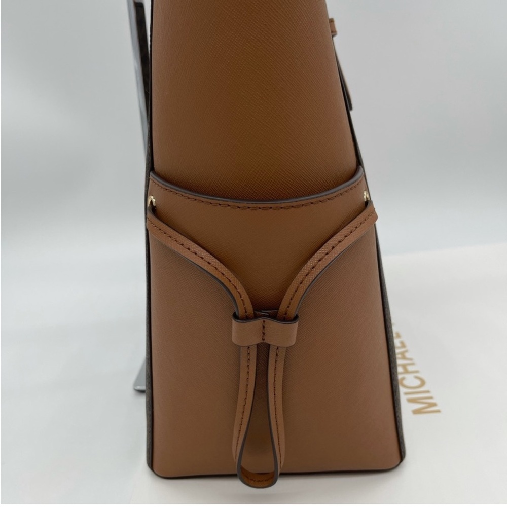 Michael Kors Large Gilly Travel Tote and Double Zip Wallet Wristlet Brown - Picture 6 of 15